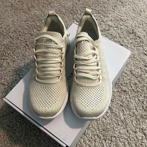Tan APL - Athletic Propulsion Labs Techloom Breeze - size 6